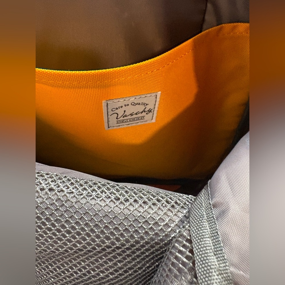 Vaschy Men's Bright Yellow Backpack - Picture 8 of 8